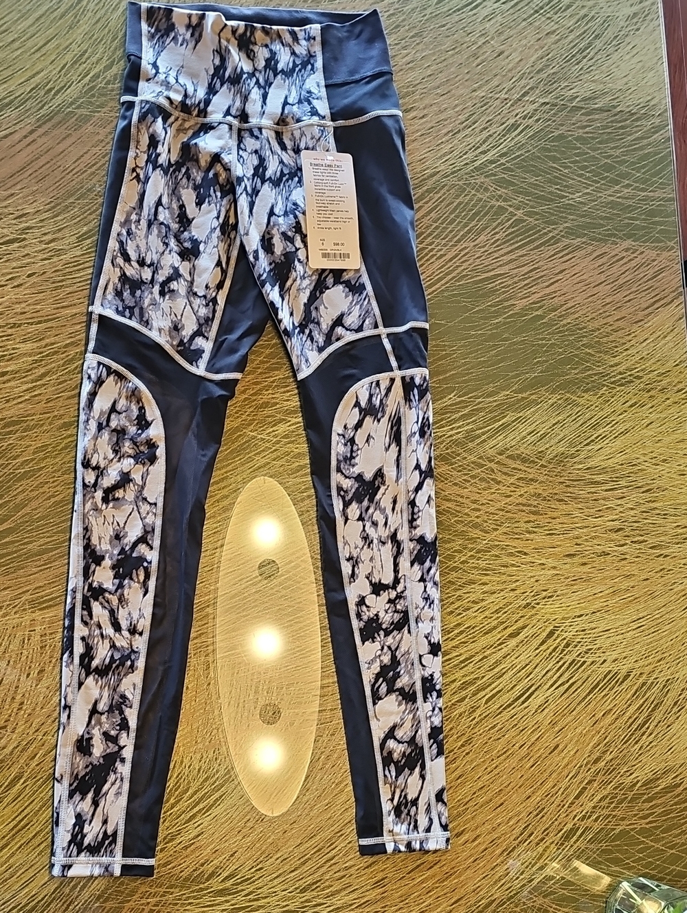 RARE & NWT LululemonBlack & White Marble Print Athletic Leggings w/mesh panels